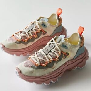 Sorel Kinetic Breakthru Tech Lace Sneaker size 10 wore once pink